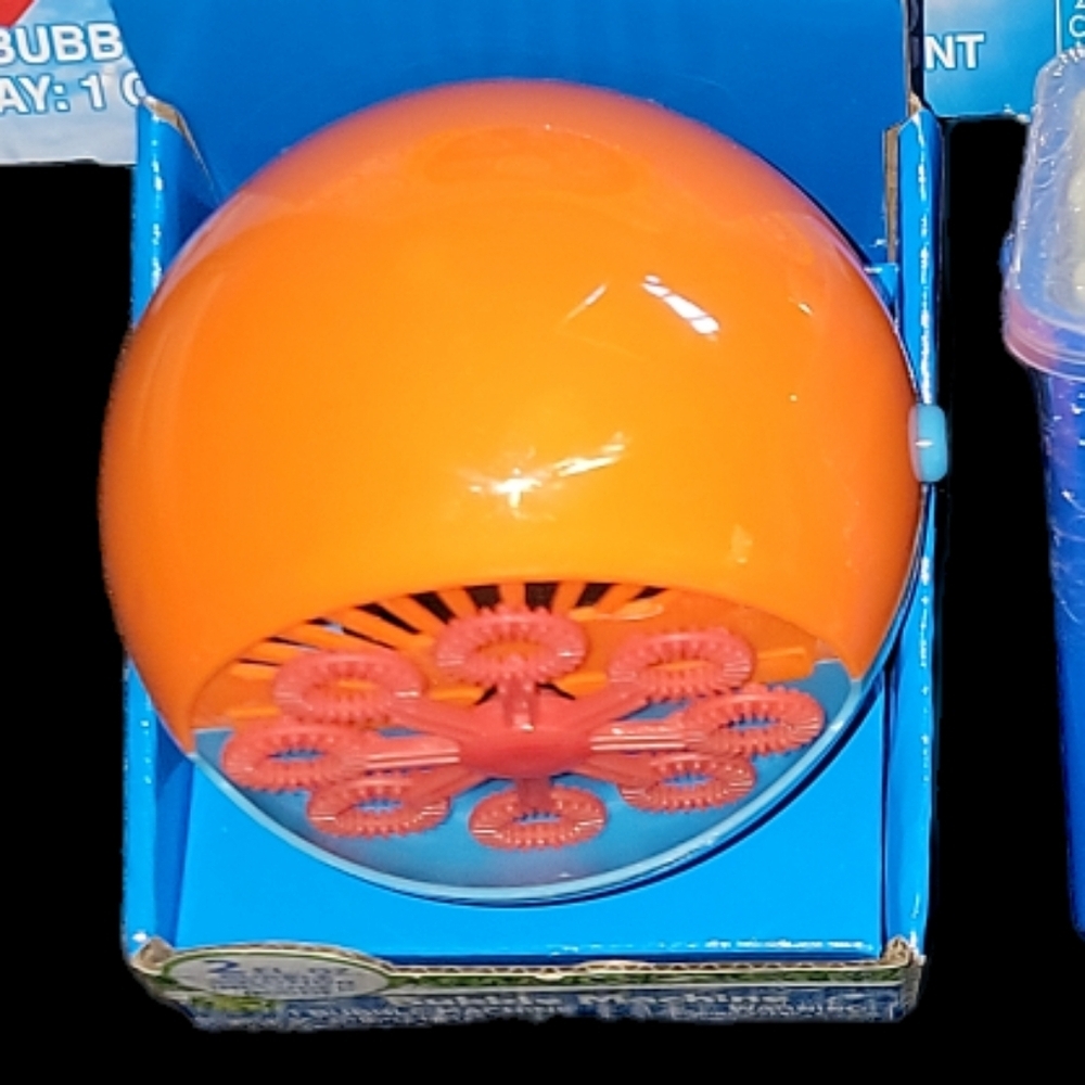 BUBBLE FUN BUNDLE!! INCLUDES 6 DIFFERENT ITEMS! THIS WILL MAKE HOURS OF FUN! - Picture 4 of 7